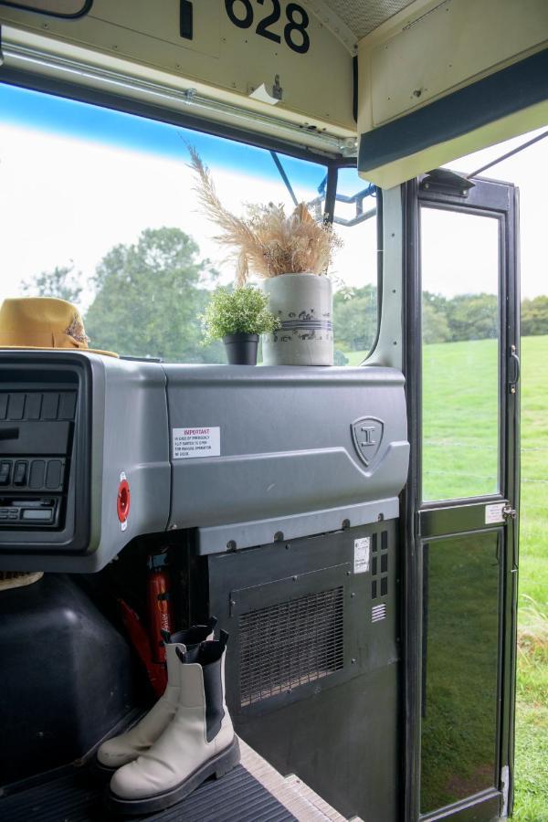 American School Bus Retreat With Hot Tub In Sussex Meadow Uckfield Εξωτερικό φωτογραφία