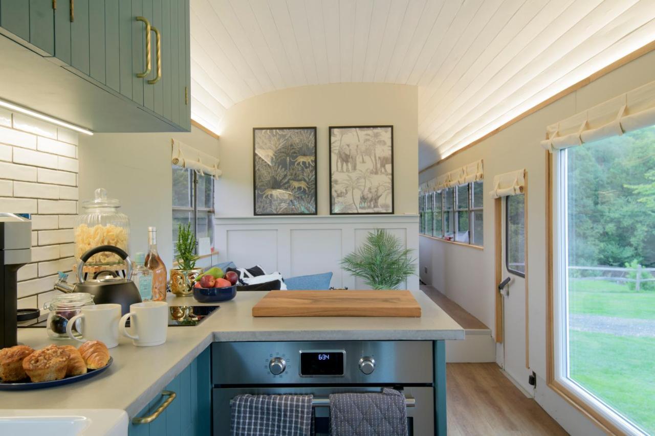 American School Bus Retreat With Hot Tub In Sussex Meadow Uckfield Εξωτερικό φωτογραφία