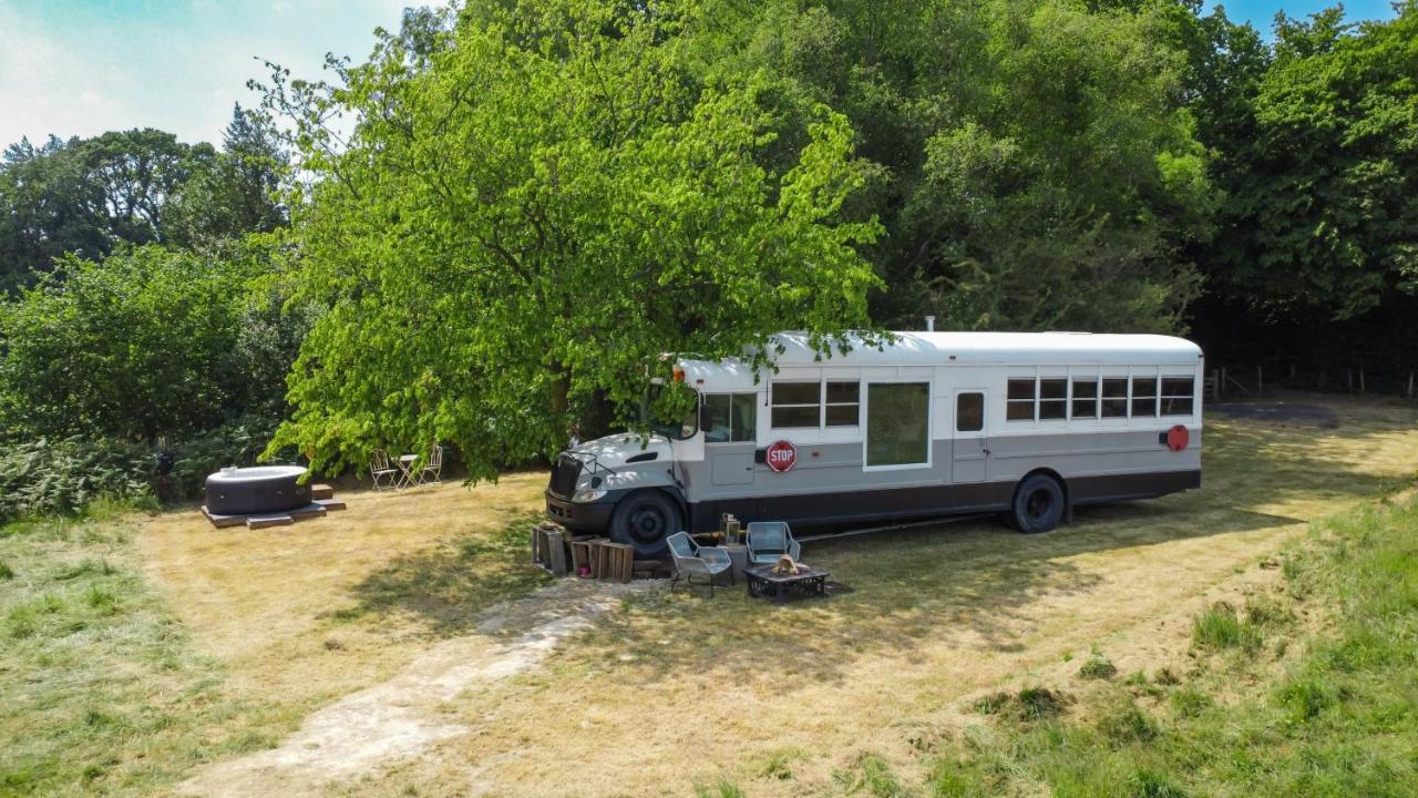 American School Bus Retreat With Hot Tub In Sussex Meadow Uckfield Εξωτερικό φωτογραφία