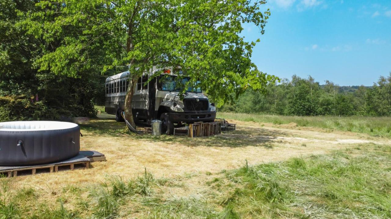 American School Bus Retreat With Hot Tub In Sussex Meadow Uckfield Εξωτερικό φωτογραφία